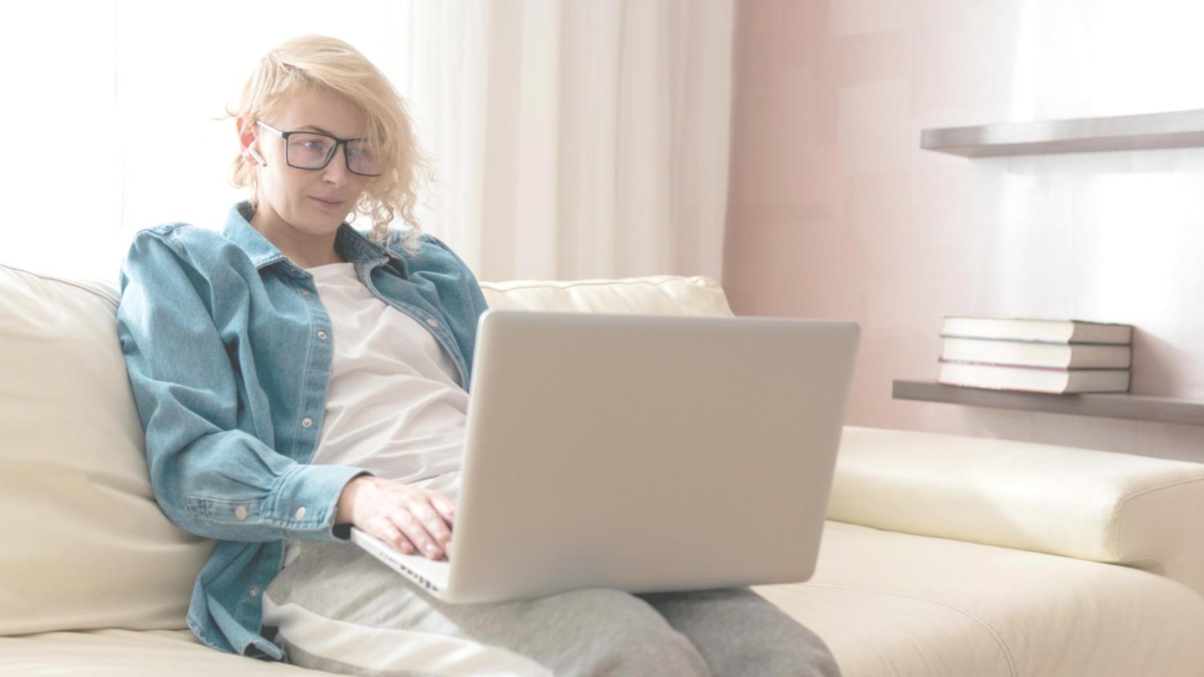 Financial analysis classroom session with students working on real company case studies